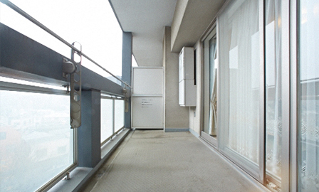 広いベランダは、洗濯物を干すにも外を眺めるにも、気持ちがいい場所だという
