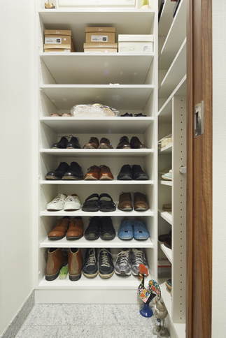 靴が好きだという由美さんは、シューズインクローゼットに感激したとか