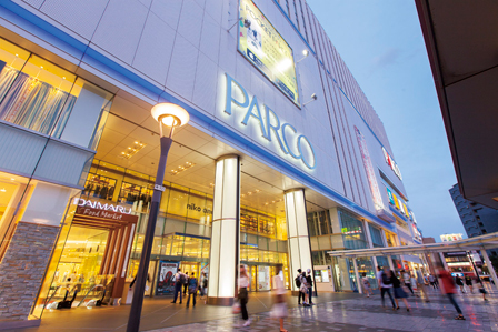 浦和PARCOをはじめ、駅周辺には大型の商業施設が点在。利便性の高さだけでなく、雨の日の子どもの遊び場として重宝する方も多いのだとか。